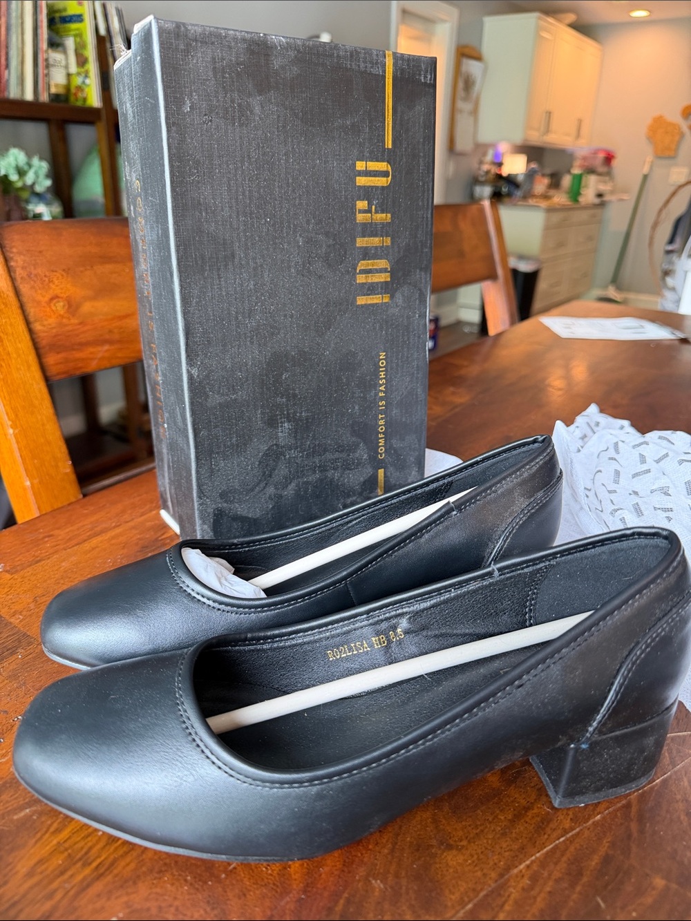 IDIFU Black Leather Women’s Slip-On Loafers 8.5 *NEW IN PACKAGE*